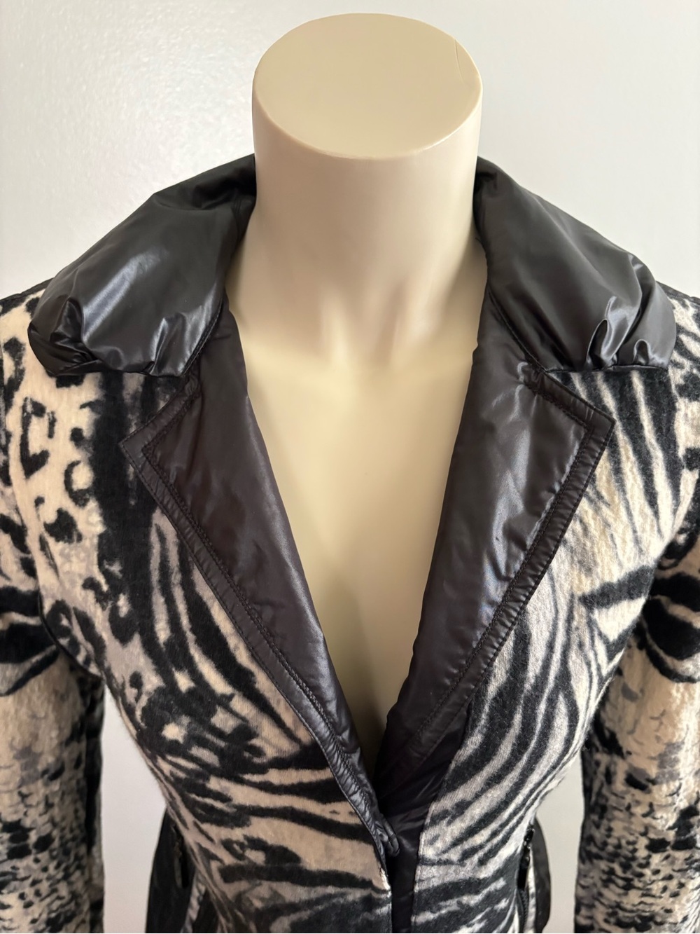 Basler Women’s 6 Designer Zebra Animal Print 100% Wool Jacket w/ Faux Leather - Picture 2 of 12